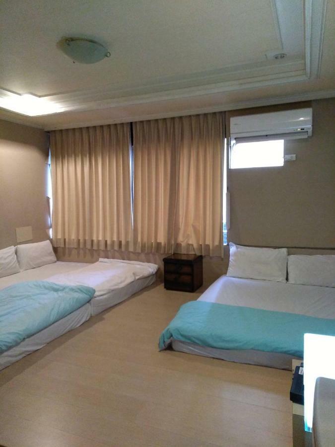 Hua Bin Hotel Yilan Kültér fotó
